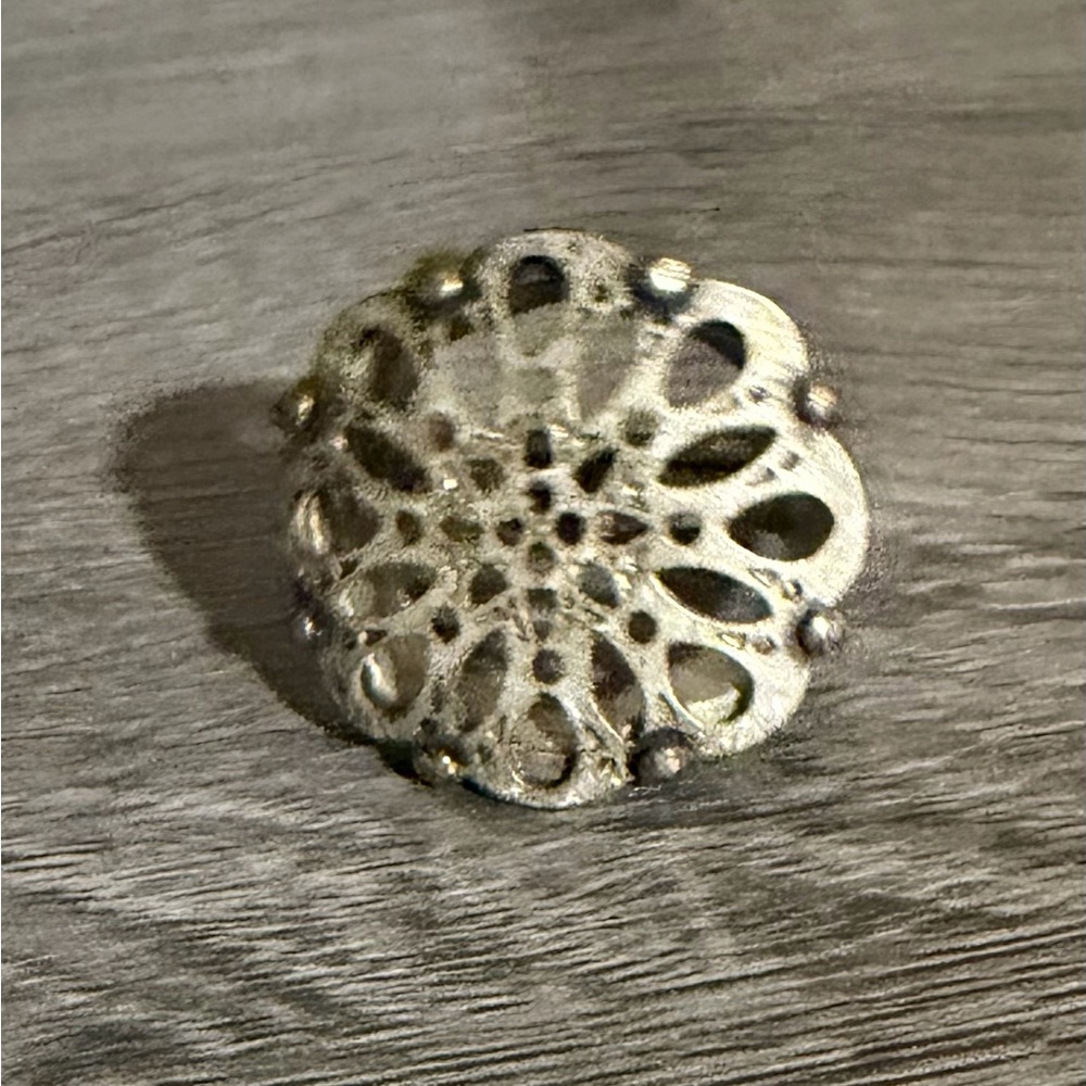 Elegant Silver Filigree Ring